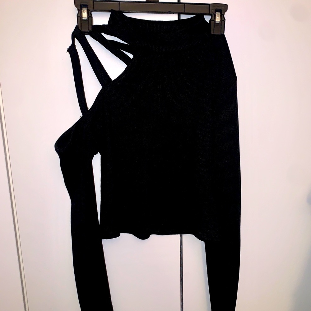 Fashion Nova | Strappy Shoulder Long Sleeve Crop Top - M